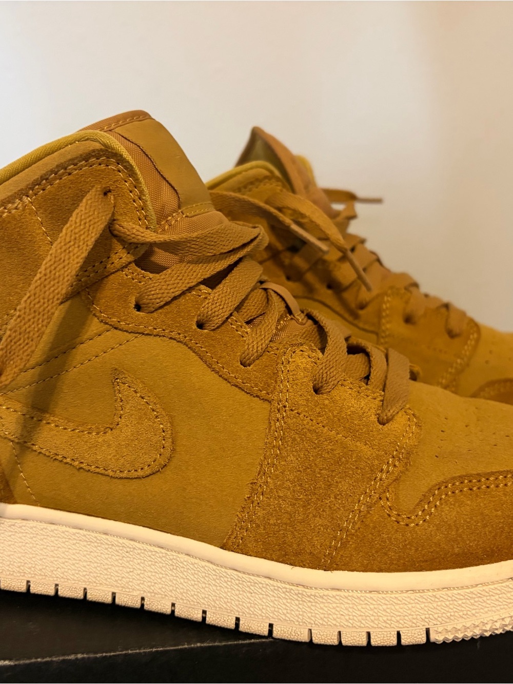 Jordan 1 Mid Wheat